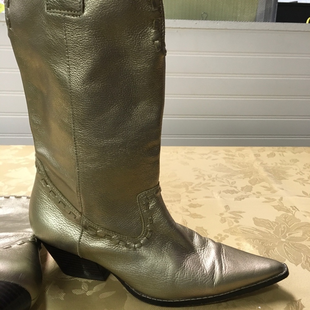 MK gold leather short cowboy 6.5